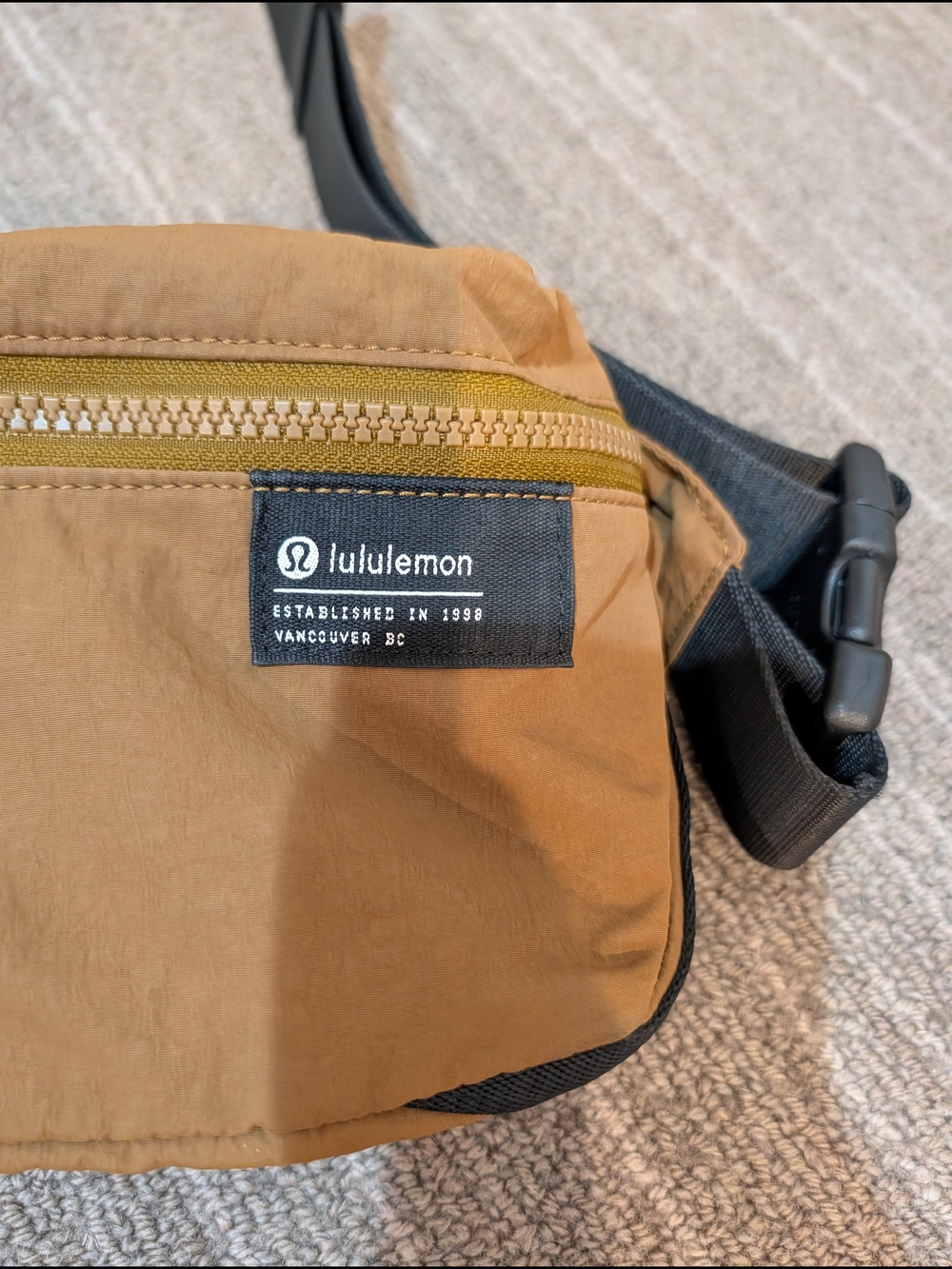 Lululemon Clean Lines Belt Bag - Picture 2 of 5